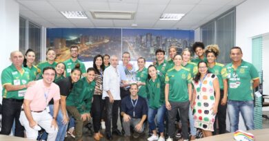 Equatorial Maranhão recebe visita das jogadoras do Sampaio Basquete após serem tricampeãs na Liga Nacional